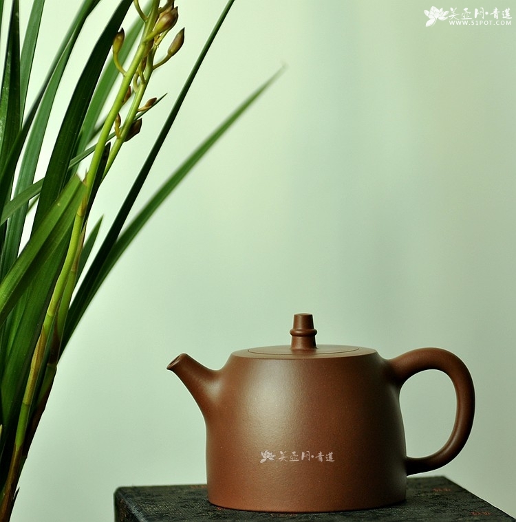 紫砂壶图片：茶之品鉴 把玩紫砂壶 - 美壶网